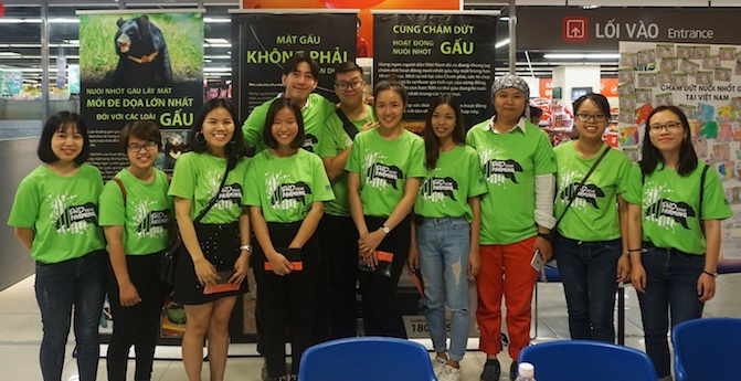 Ngôi[-]sao[-]Thái[-]Lan[-]kêu[-]gọi[-]Việt[-]Nam[-]chung[-]tay[-]thúc[-]đẩy[-]chấm[-]dứt[-]nuôi[-]nhốt[-]gấu